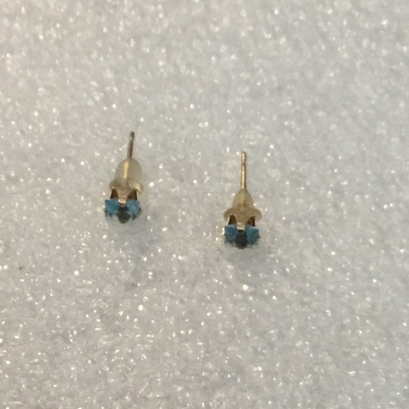 10k gold stud earrings w/ square aquamarine stones - Picture 8 of 8